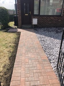 New block paving with low maintenance plum slate
