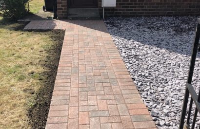 New block paving with low maintenance plum slate